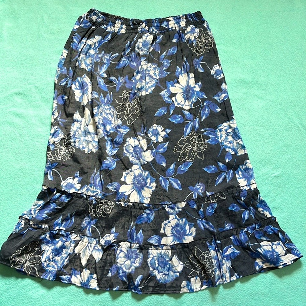 NWT Large Women’s Skirt